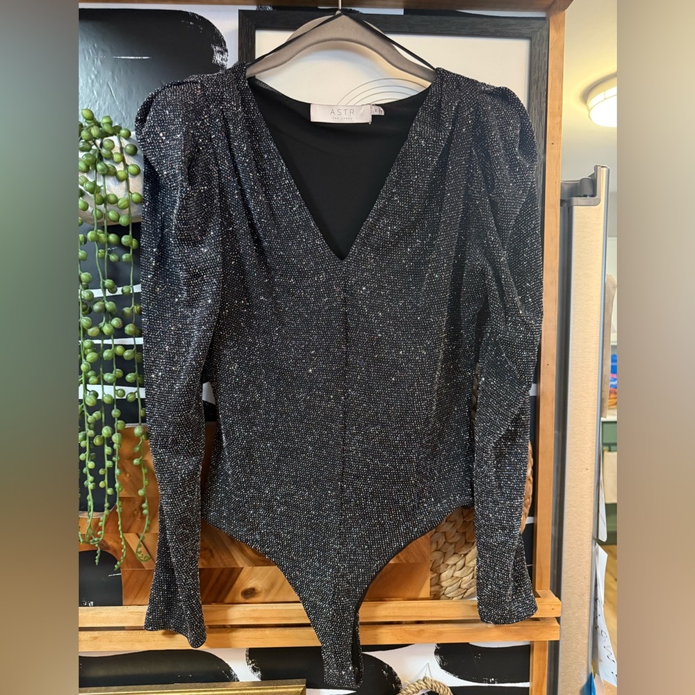 ASTR The Label Black Metallic Long Sleeve V-Neck Bodysuit Size M